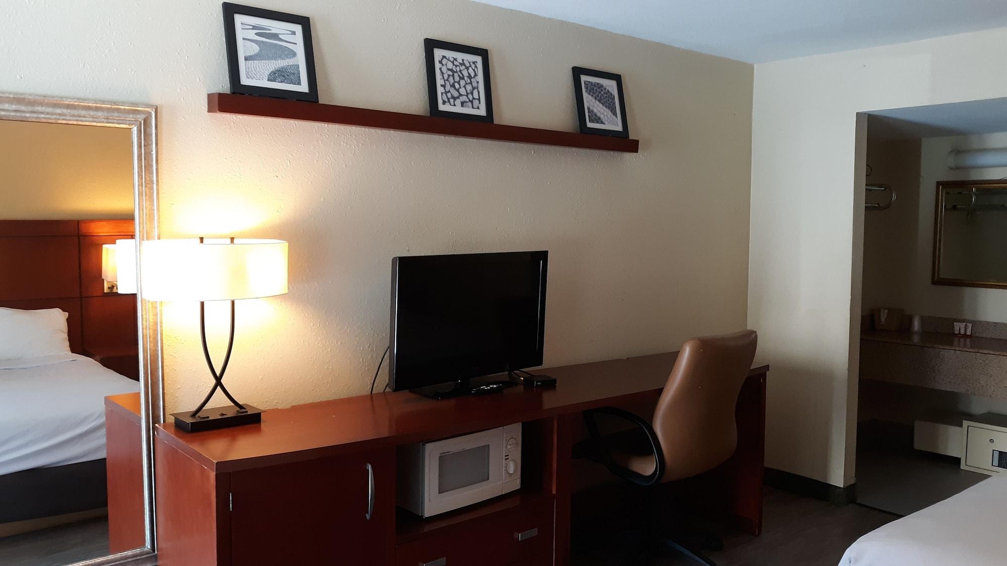 Baymont By Wyndham Williamsburg Hotel Bagian luar foto