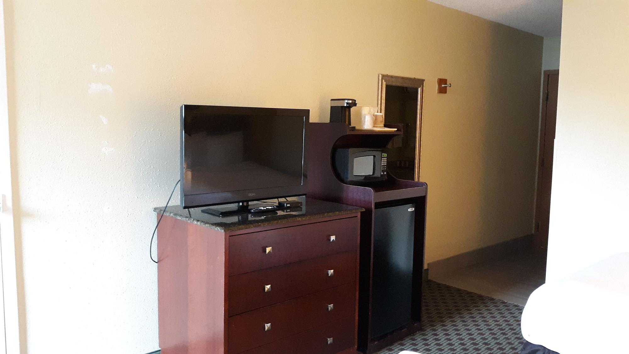 Baymont By Wyndham Williamsburg Hotel Bagian luar foto