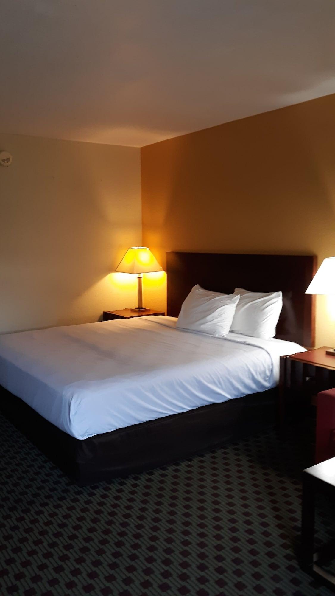 Baymont By Wyndham Williamsburg Hotel Bagian luar foto