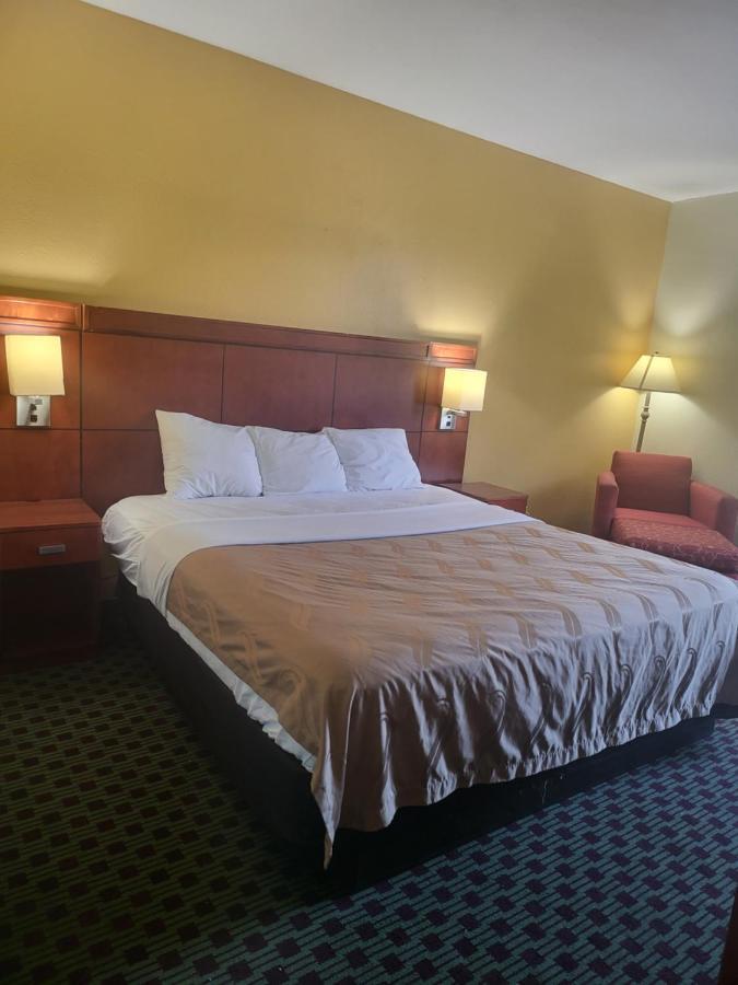 Baymont By Wyndham Williamsburg Hotel Bagian luar foto