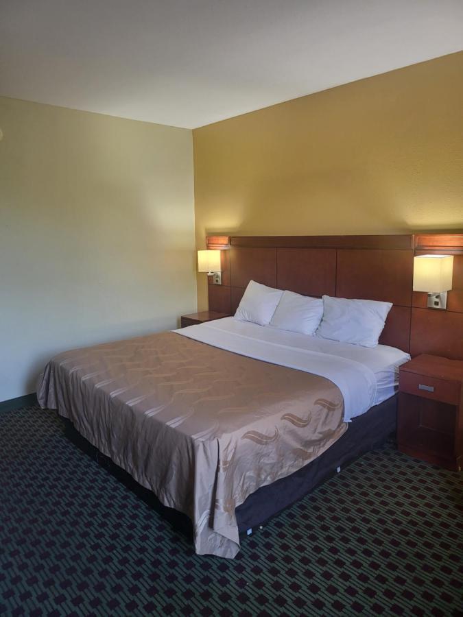 Baymont By Wyndham Williamsburg Hotel Bagian luar foto