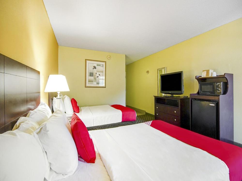 Baymont By Wyndham Williamsburg Hotel Bagian luar foto