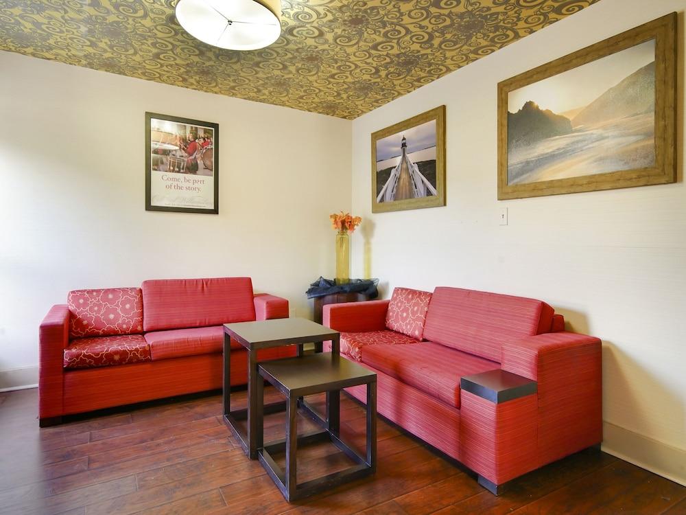 Baymont By Wyndham Williamsburg Hotel Bagian luar foto