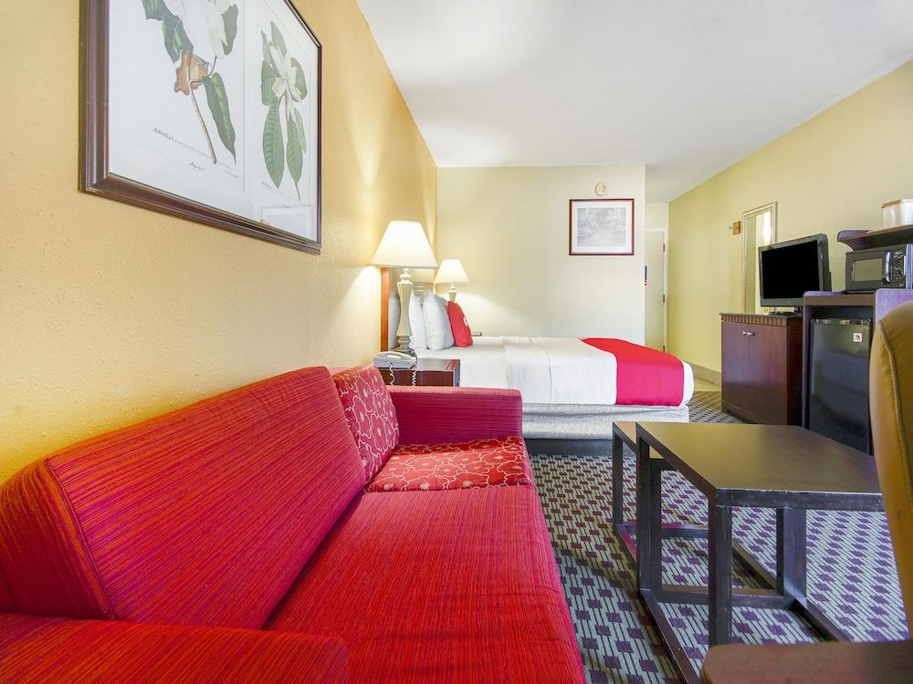 Baymont By Wyndham Williamsburg Hotel Bagian luar foto