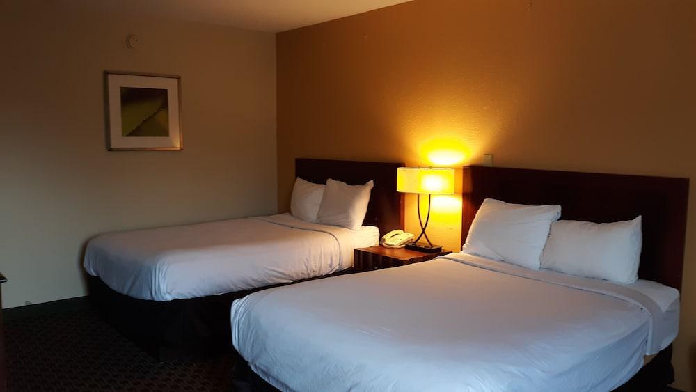 Baymont By Wyndham Williamsburg Hotel Bagian luar foto