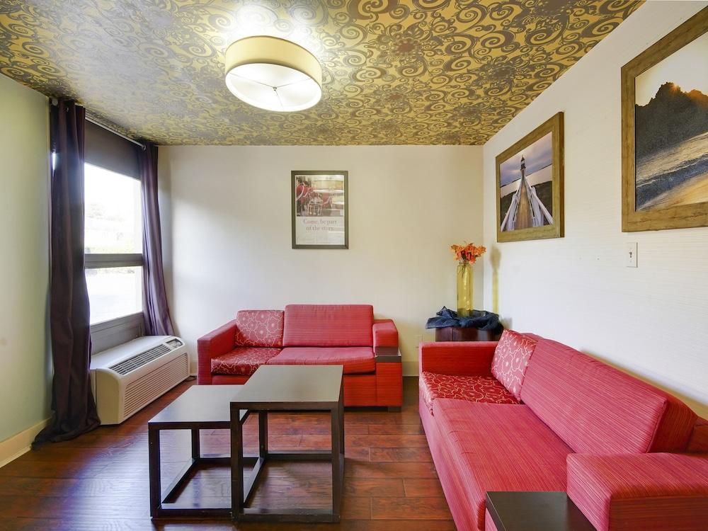 Baymont By Wyndham Williamsburg Hotel Bagian luar foto
