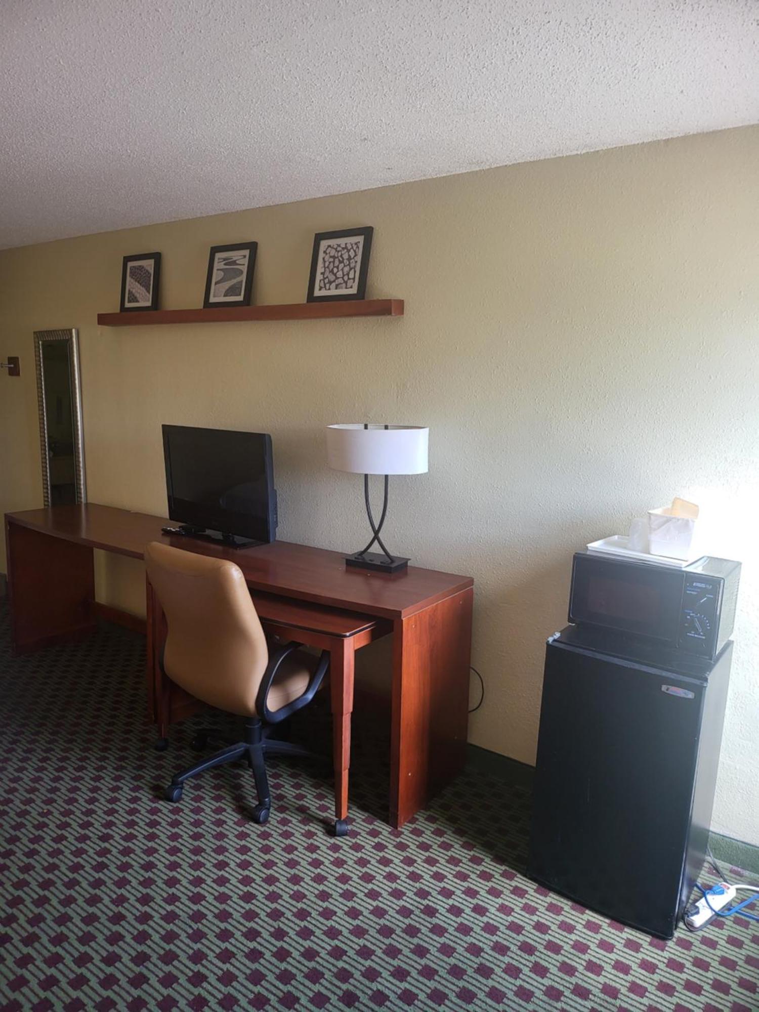 Baymont By Wyndham Williamsburg Hotel Bagian luar foto