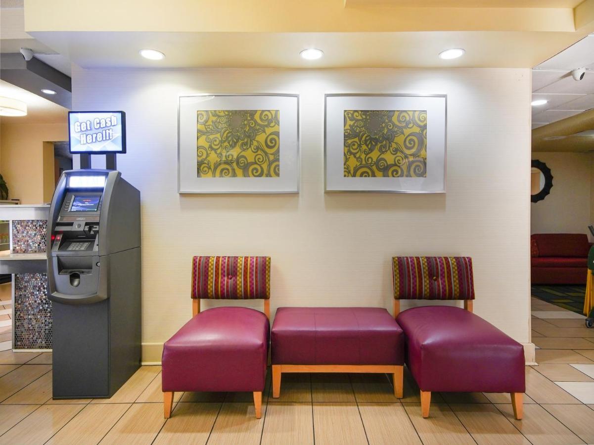 Baymont By Wyndham Williamsburg Hotel Bagian luar foto