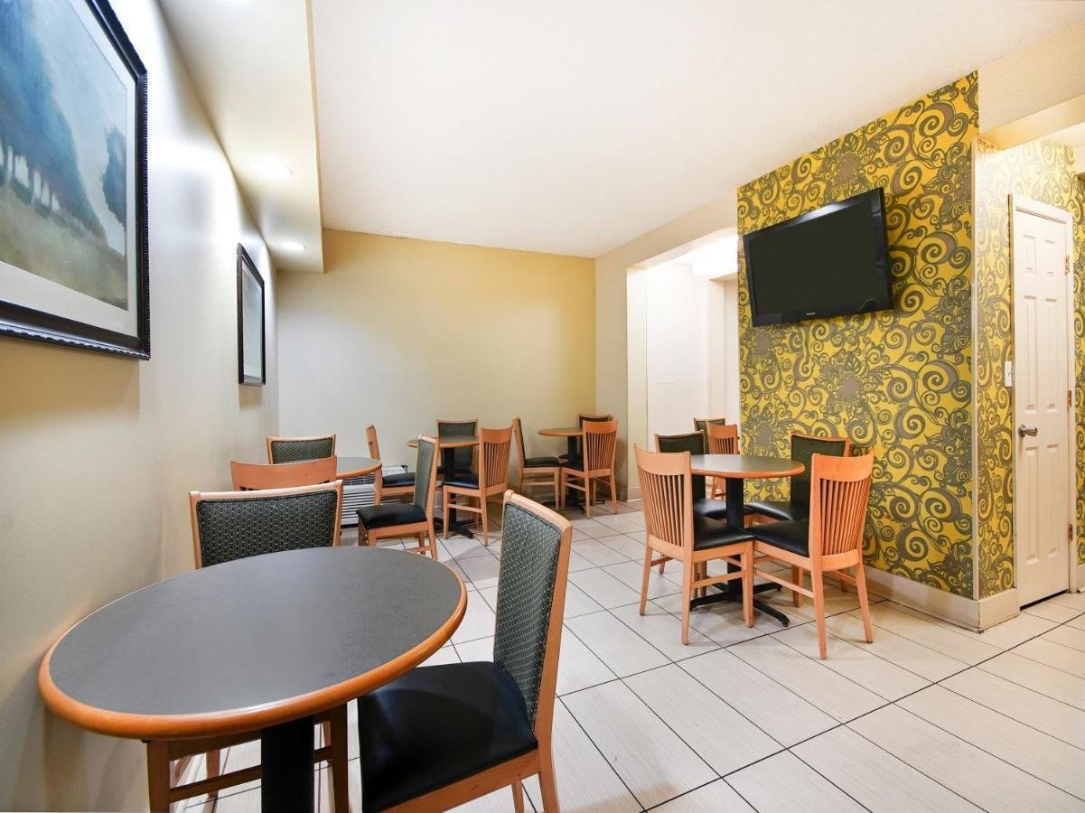 Baymont By Wyndham Williamsburg Hotel Bagian luar foto