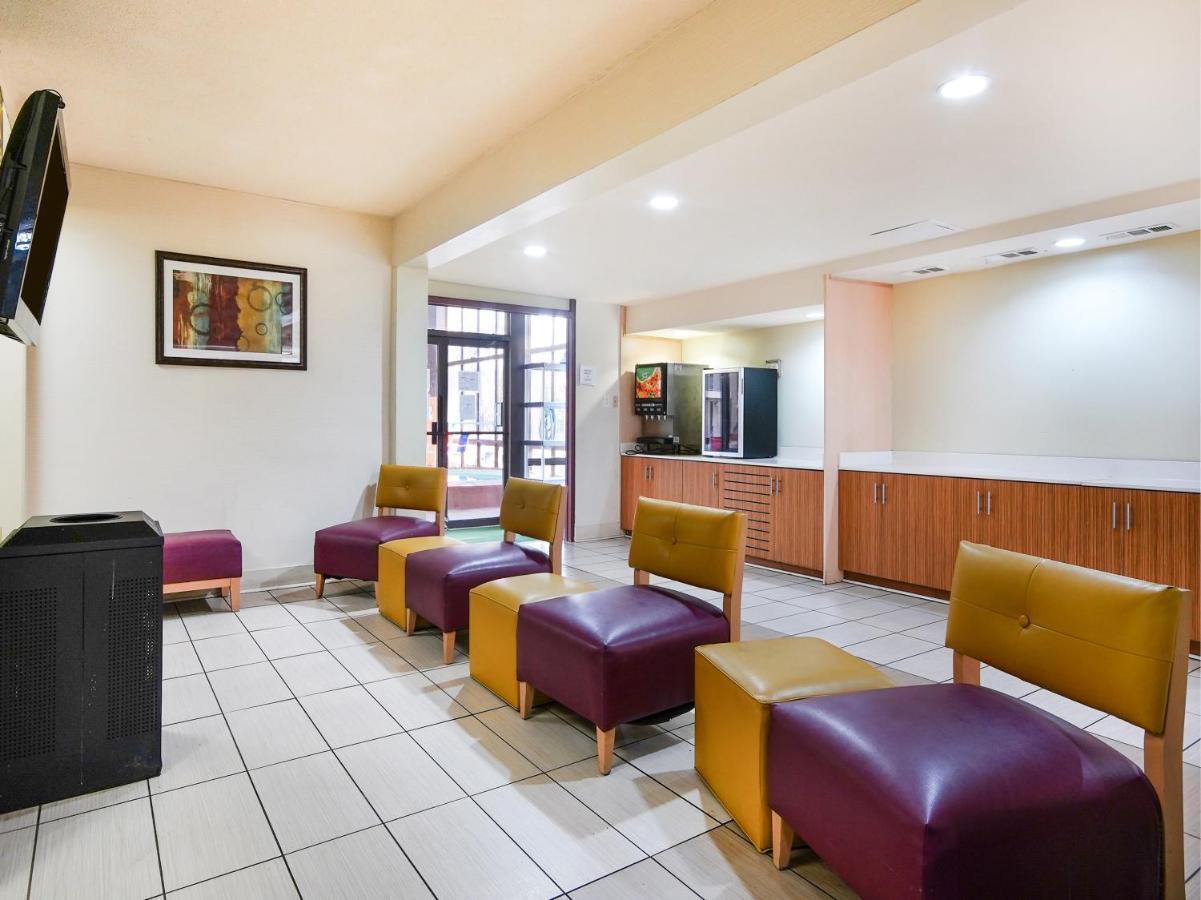 Baymont By Wyndham Williamsburg Hotel Bagian luar foto