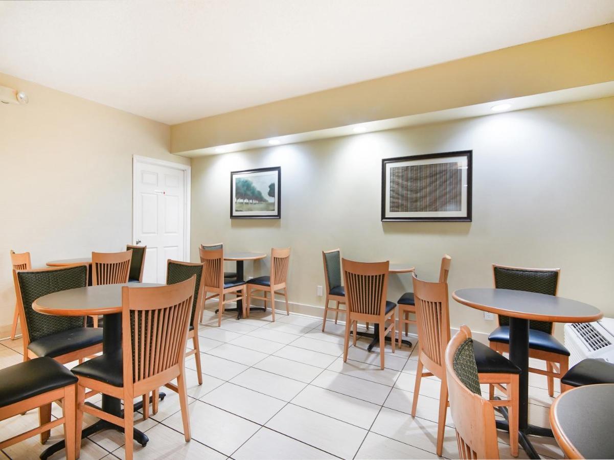 Baymont By Wyndham Williamsburg Hotel Bagian luar foto